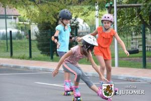 Otvoritev obnovljene poti, pločnika in parkirišč v Stročji vasi 5